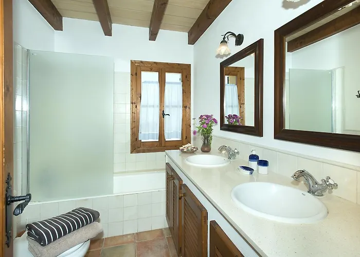 Owl Moya - Walking Distance To The *