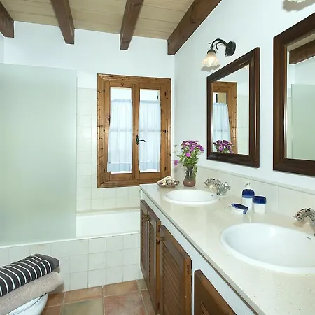 Owl Moya - Walking Distance To The *