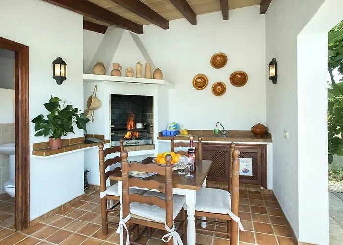 Owl Moya - Walking Distance To The * 波连萨港